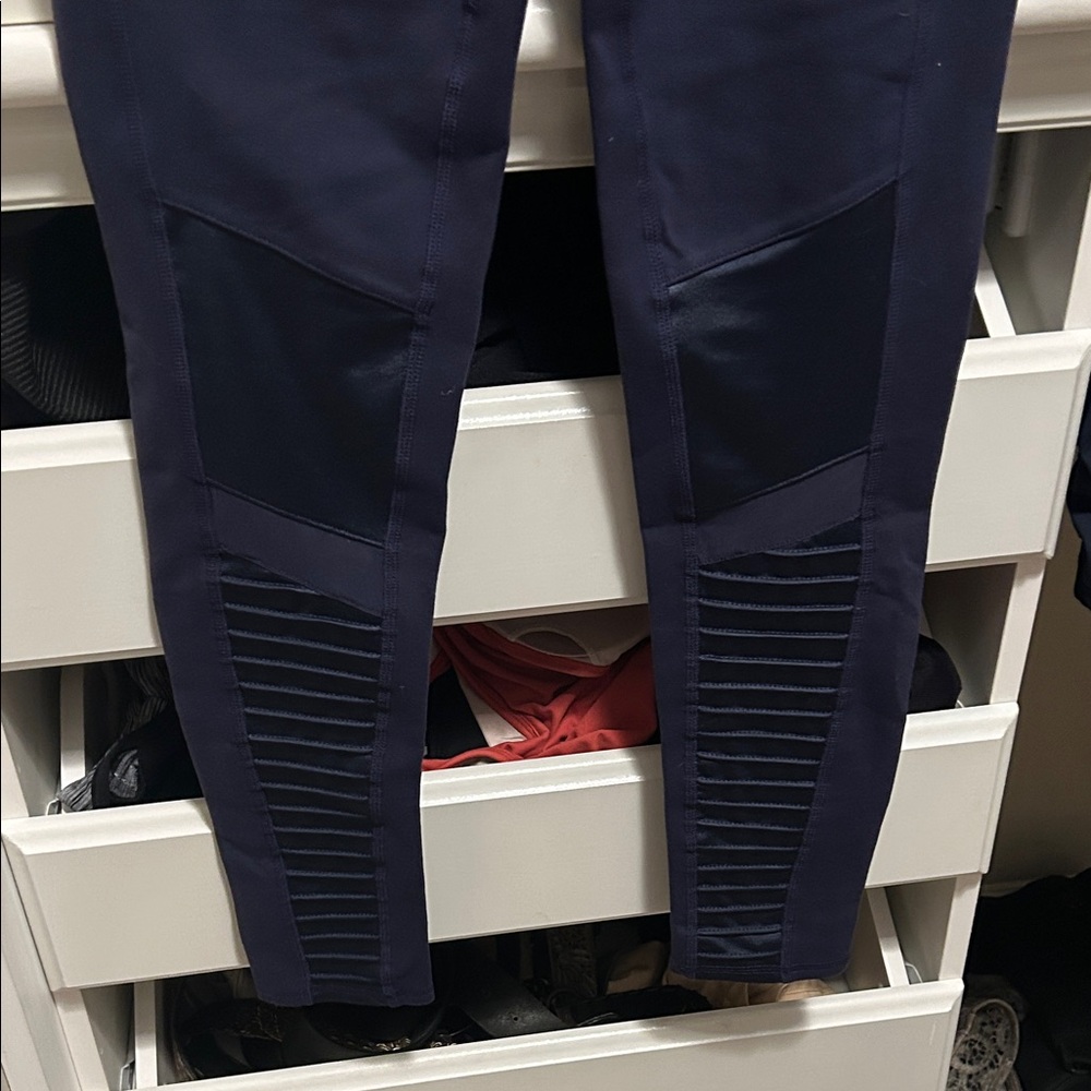 ALO Yoga Navy Leggings - Picture 3 of 4